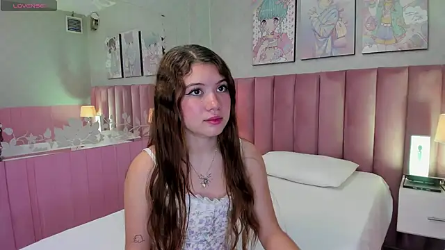 Snapshot of Hellencute18_ chatting on July 16, 11:05 am Hellencute18 online show from July 16, 11:05 am