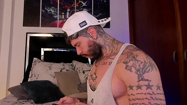 Matius Foxtter online show from April 17, 3:59 pm