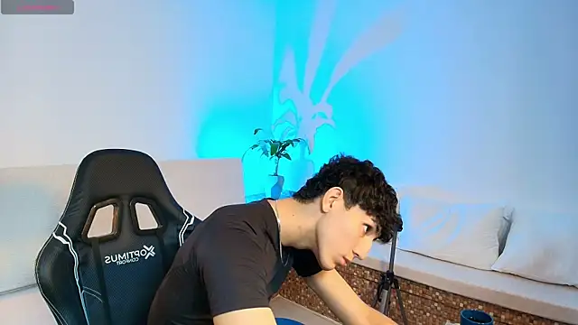 Valentino Rey online show from April 14, 12:00 pm