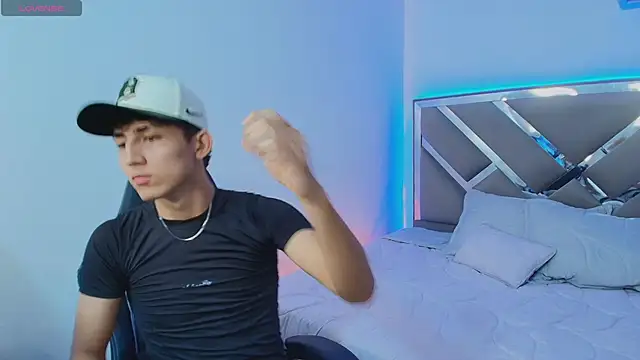 Valentino Rey online show from April 15, 12:01 pm