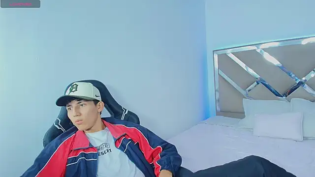 Valentino Rey online show from April 16, 12:06 pm