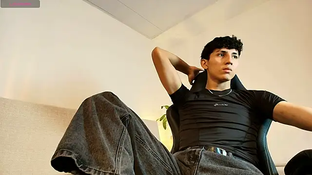 Valentino Rey online show from April 17, 12:30 pm