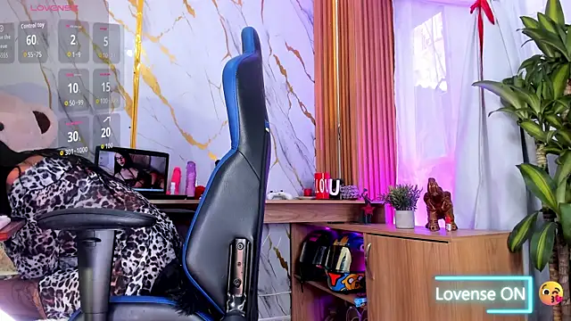 Dafne kee online show from April 15, 12:45 pm