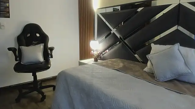 Kittie Vixen online show from April 17, 7:17 pm