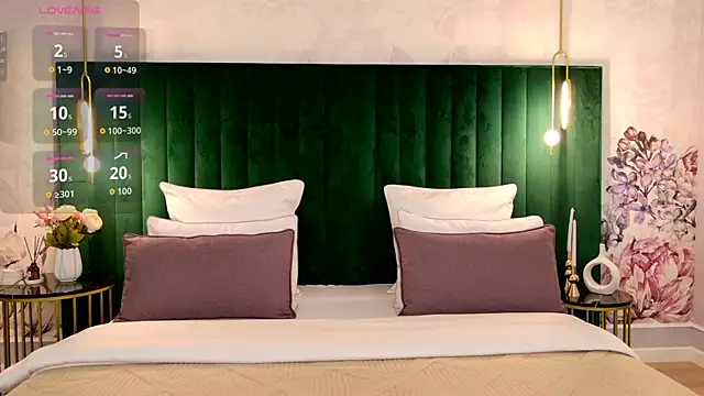 YunaStorm online show from April 14, 2:45 pm