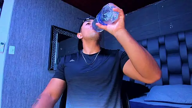 alangreek1 online show from April 18, 2:26 am