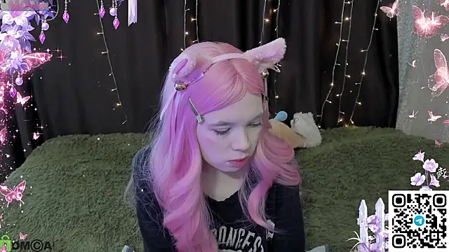 MisaRisaChan online show from April 17, 8:17 am