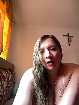 Snapshot of belucci_vale chatting on April 21, 6:34 pm belucci vale online show from April 21, 6:34 pm