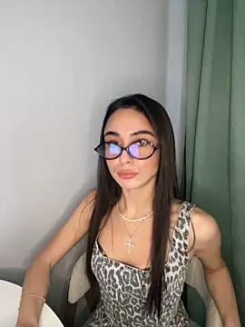 ItsAshly  online show from April 18, 2:10 pm