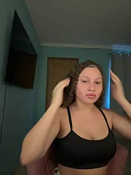 Snapshot of sophiiahot chatting on May 5, 11:40 am sophiiahot online show from May 5, 11:40 am
