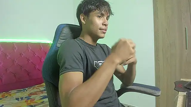 skinny sam online show from April 18, 2:48 am