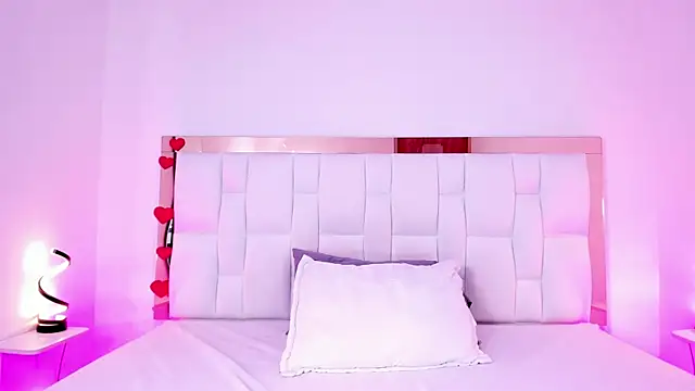 Madeline curvy online show from April 11, 7:07 pm