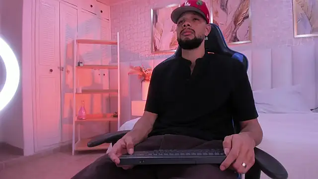 Snapshot of cero_khalifa chatting on May 28, 12:41 am cero khalifa online show from May 28, 12:41 am