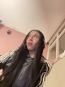 AlanaMartinez Pink online show from April 12, 8:41 am