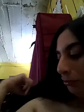 Perlizz 95 online show from April 13, 6:02 pm