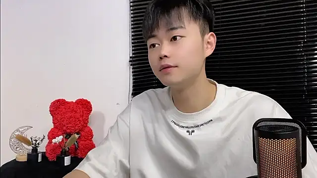 GUCCI-BOY1314 online show from April 28, 2:38 am