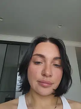 LucyHotty  online show from April 15, 10:00 am