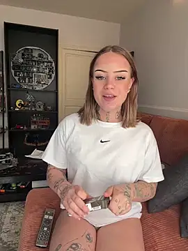 liloutatoou online show from April 20, 2:31 pm