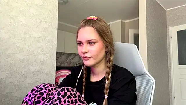 AmandaPinson online show from April 12, 10:09 am