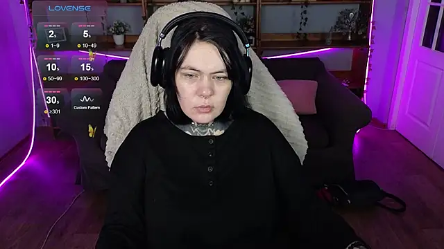 QwertyAnnie Lbo online show from April 12, 1:21 am