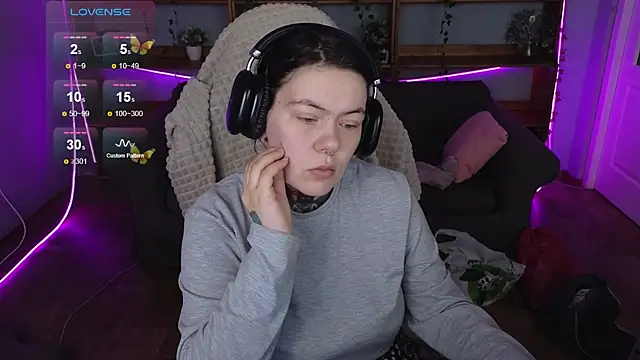 QwertyAnnie Lbo online show from April 14, 1:22 am