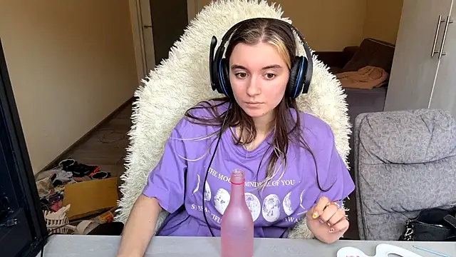 LueIvins online show from April 14, 8:20 am