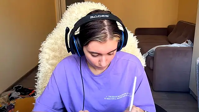 LueIvins online show from April 15, 7:15 am