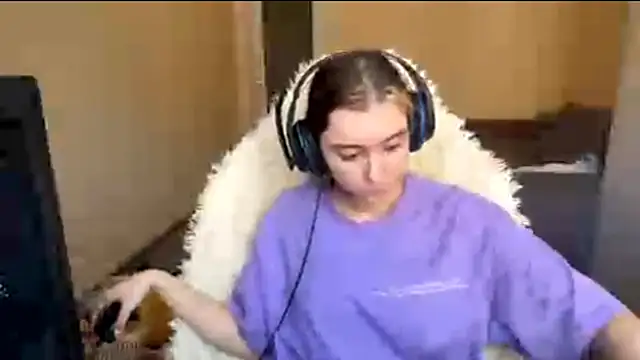 LueIvins online show from April 17, 7:22 am