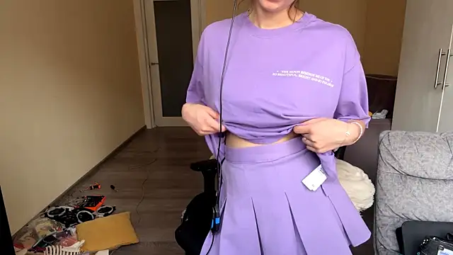 LueIvins online show from April 18, 4:05 am