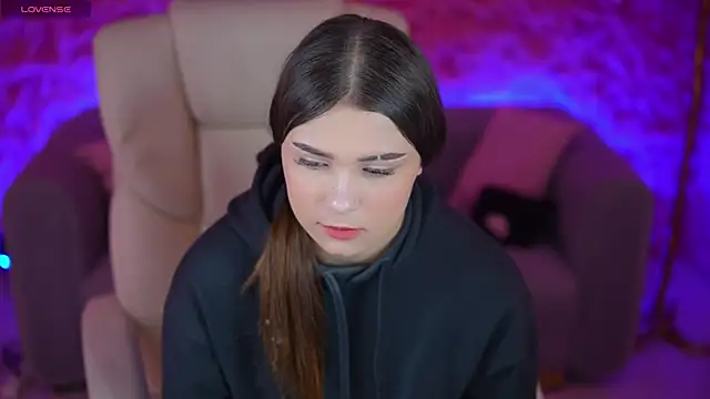 MeJessieDream online show from April 18, 5:55 am