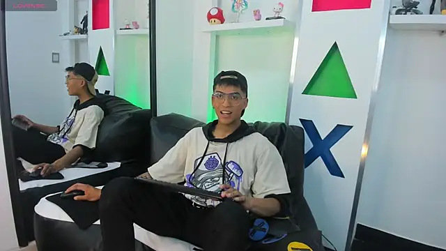 Aziel Jenner online show from April 17, 4:48 am