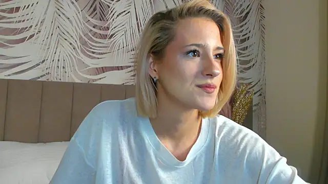 Lizzyvega online show from April 17, 1:52 am