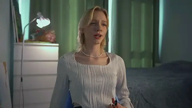 GildaThurgood online show from April 14, 4:07 am