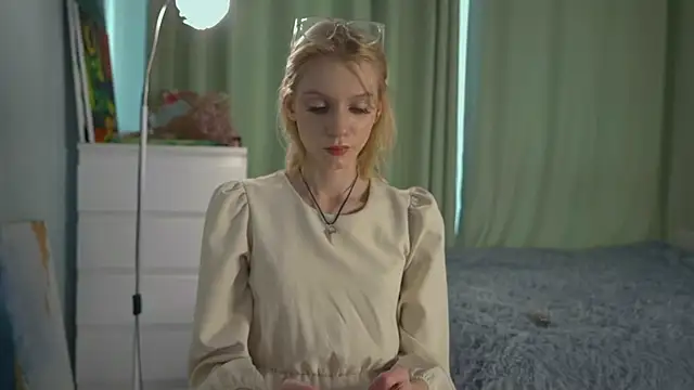 GildaThurgood online show from April 15, 4:08 am