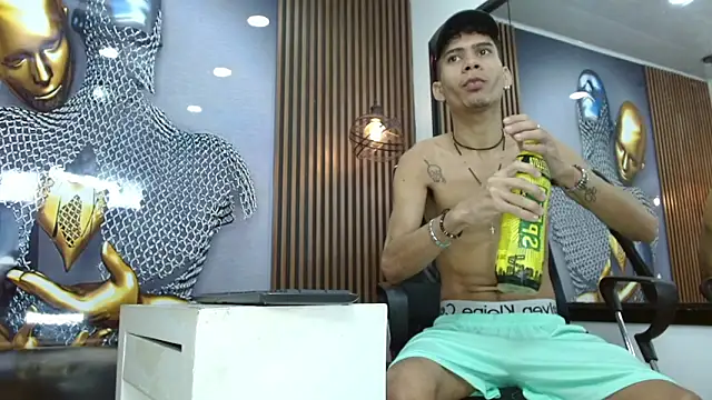 Skinny cute Alyer online show from April 18, 2:15 am