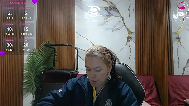 Snapshot of alonddra_tay chatting on July 20, 11:45 am alonddra tay online show from July 20, 11:45 am