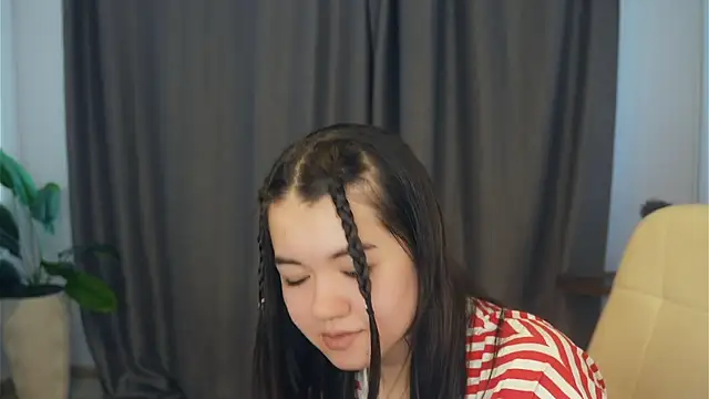 ShanaYock online show from April 13, 7:03 am