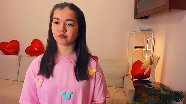 ShanaYock online show from April 17, 7:50 pm