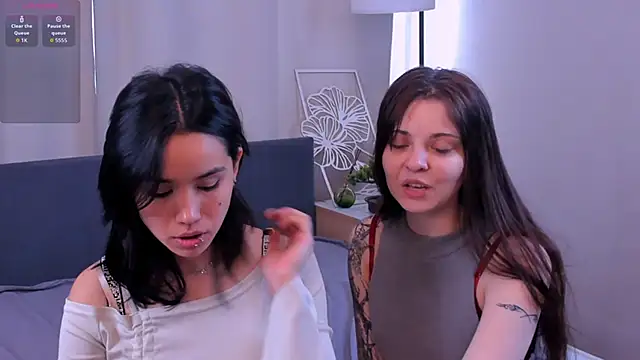 ReynaGrinvalsky online show from April 14, 7:58 am