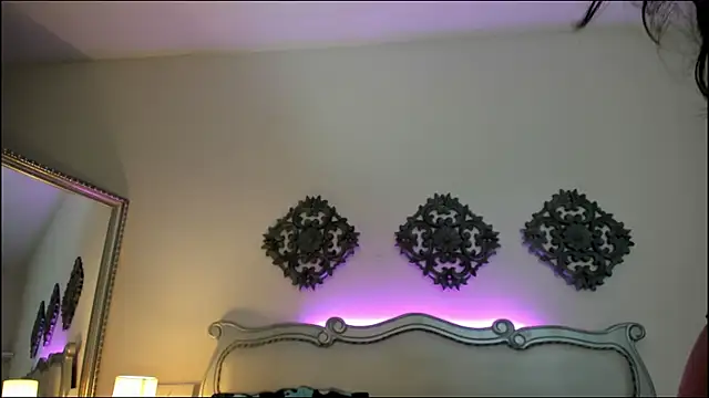 Coraline Saenz online show from April 14, 7:31 pm