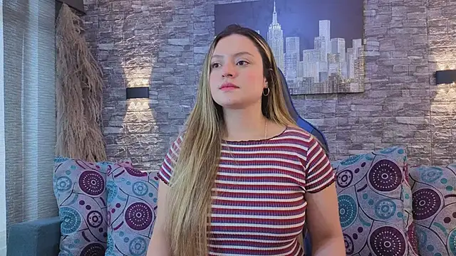 giigii hadidd online show from April 11, 7:40 pm