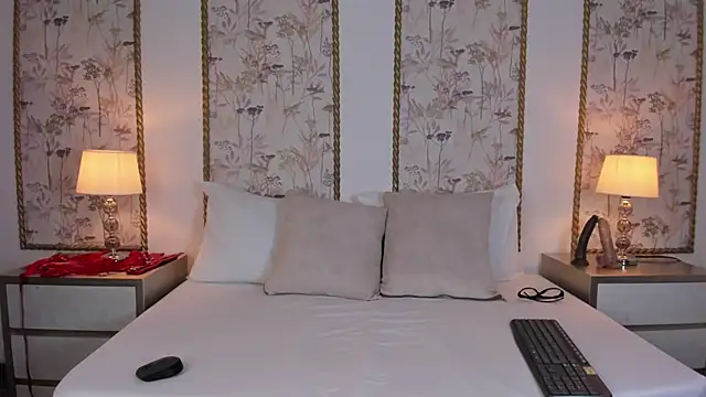 jade spinters online show from June 25, 7:40 pm