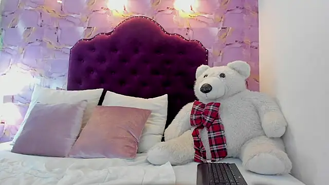 luna bloomm  online show from May 15, 4:41 am