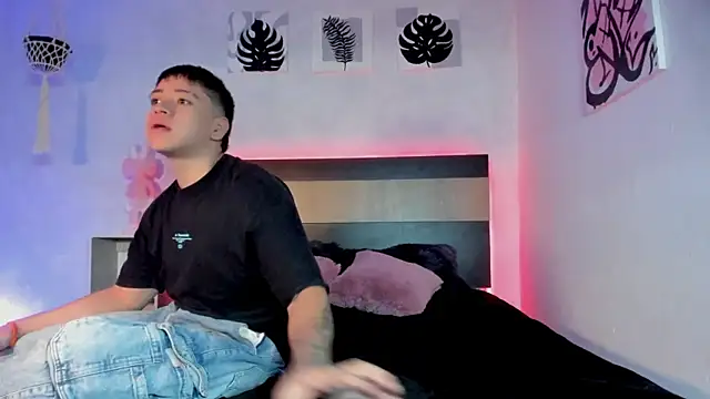 kai lana online show from April 19, 2:33 am