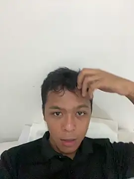 Wingless4ngel69 online show from June 16, 2:47 am