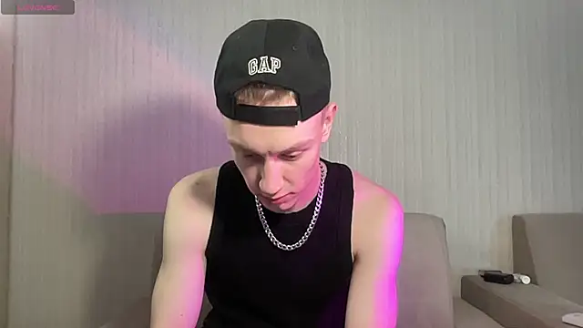 Travis Gracile online show from April 24, 9:34 am