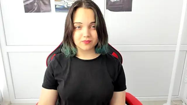 Snapshot of Caroline_cutte chatting on May 9, 6:40 am Caroline cutte online show from May 9, 6:40 am