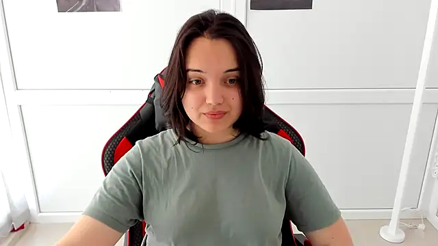 Snapshot of Caroline_cutte chatting on May 19, 6:53 am Caroline cutte online show from May 19, 6:53 am