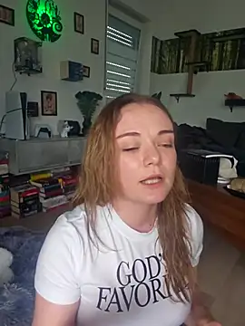 AliceLiddle  online show from April 13, 4:34 pm