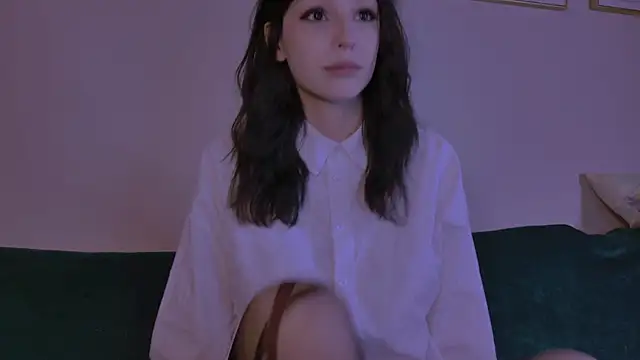 claire bennett  online show from April 14, 1:33 am